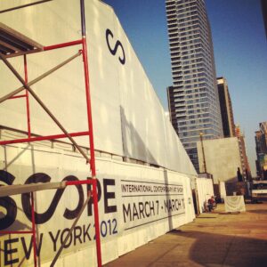 New York Updates: Scope come non l’avete mai vista. Ovvero durante l’allestimento. Ecco l’ultimo blitz della Artribune Television nella fiera più informale dell’art week newyorkese