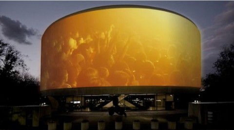 Un rendering della videoinstallazione di Doug Aitken all’Hirshhorn Museum Art Digest: gira, gira, gira, Doug. 2mila dollari al giorno, per l’attico Gehry. Ortodosso? A Mosca è come dire estremista