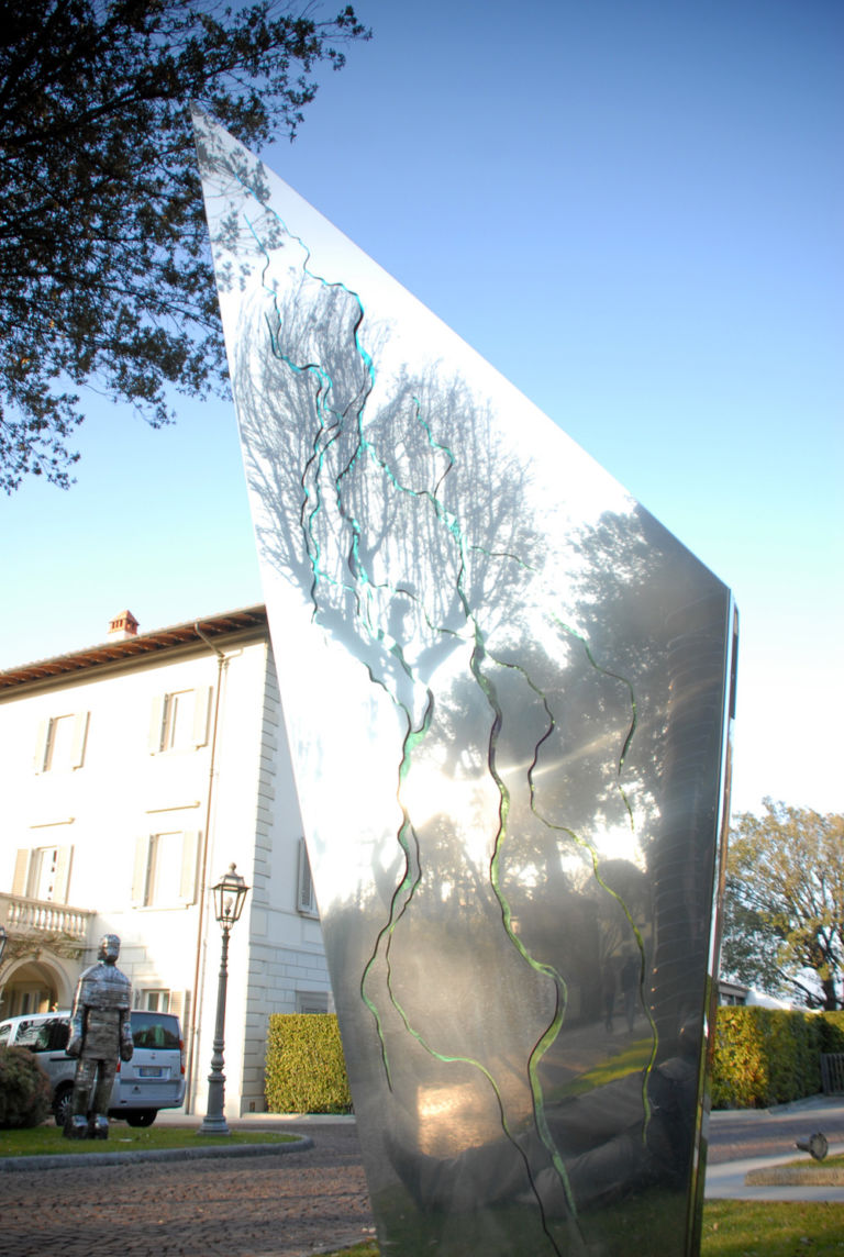 Villa La Vedetta giardino Nicola Evangelisti ph. Sergio Biliotti Arte e impresa oppure l’arte è impresa? Artour-O scende in città per parlare di mercato. E se c’è crisi, ci sono anche le idee