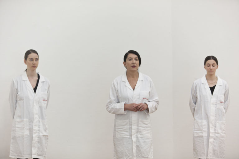 24 Marina Abramović: dubbi di metodo