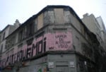 2 Alterazioni video intervento nel quartiere di Montmartre Parigi 2012 Questione di populismo. Giustappunto a Parigi