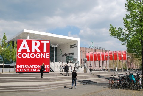 Art Cologne Art Cologne festeggia con tanti top dealers l’arrivo della sorella NADA. L’Italia invece snobba l’appuntamento, solo due le gallerie nostrane alla rassegna renana