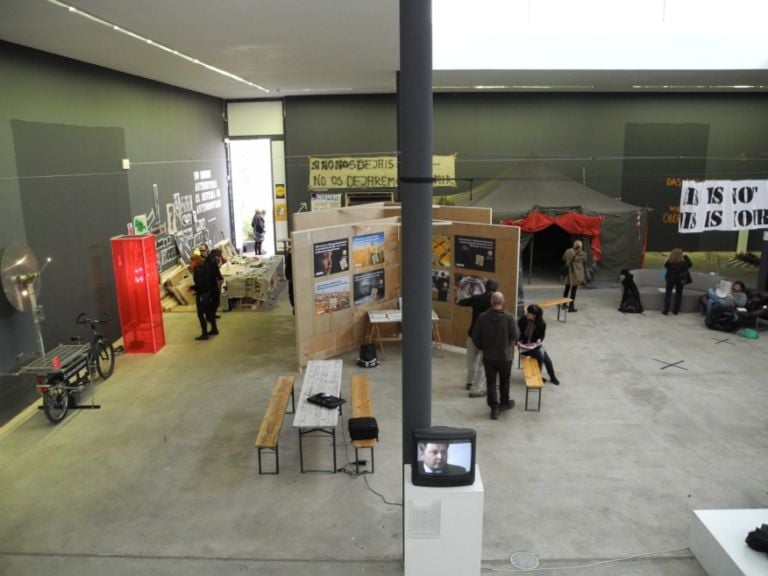 DSCN5214 Berlin Updates: la biennale indignata di Żmijewski. In conferenza sono gli indignados a far le domande ai giornalisti. E a occupare i KunstWerke. Qui tutte le foto in anteprima