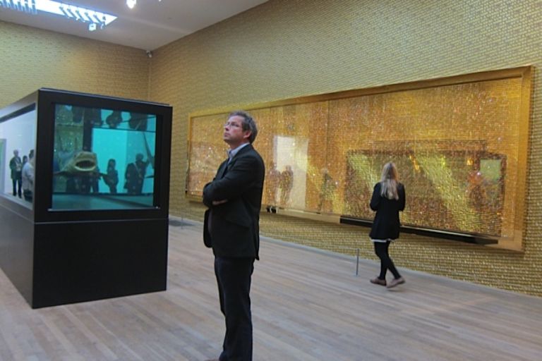 Damien Hirst Tate Modern 12 Art Digest: Koons Pérignon da 20mila dollari. Uomini nudi a casa degli impressionisti. San Damien Hirst, protettore di Londra