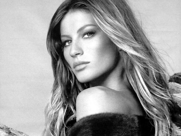 Gisele Bundchen Fashion world, a New York si tirano le somme. Il Time stila la sua top 100. Tra le più grandi icone della moda, anche cinque stilisti italiani. Armani in testa