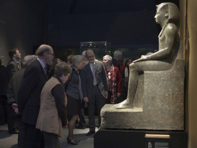 Immagini della mostra Aegyptens Schaetze entdecken 1 Spazi espositivi da oscar. Nuova luce griffata Dante Ferretti per lo Statuario del Museo Egizio di Torino. Che si concede anche una tournée estiva in Germania