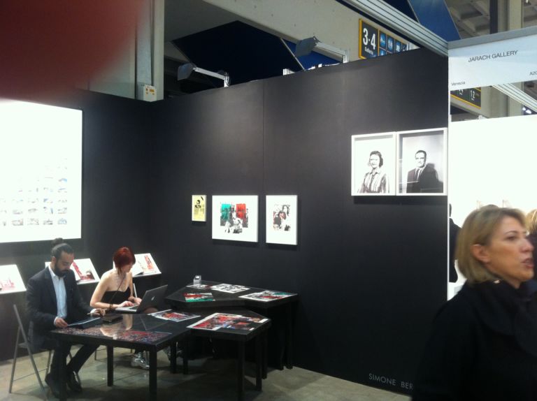 Jarach Milano Updates: si apre alle 17, ma i nostri lettori hanno sempre un posto vip. Ecco le prime immagini fra gli stand di Miart