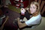 Kurt Cobain Cose che alimentano il mito. A Los Angeles riemergono cinque inediti di Kurt Cobain. Ma niente musica: sono dipinti, allucinati ma alquanto bruttini…