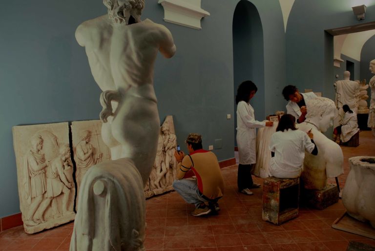 La Gipsoteca dell’Accademia 1 Bentornata Galleria dell’Accademia. Dopo un anno di chiusura per restauri, riapre un’istituzione chiave per l’arte napoletana: il nuovo look nelle foto di Artribune