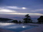 La piscina con vista sul golfo di Sorrento Il Gran Paradiso di Sorrento. Quando l'hotel diventa artistico: stanze site specific e weekend turistico-intellettuali tra piscina, talk, opere e massaggi. E c'è anche la nuova room griffata Nicola Gobbetto