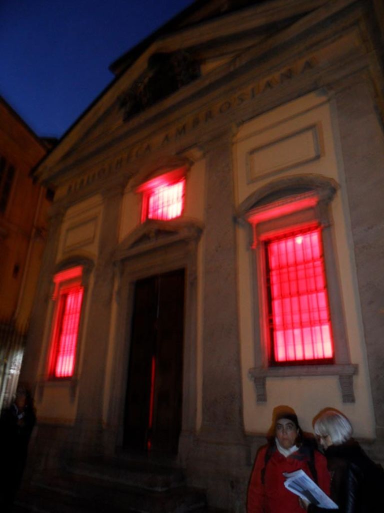 Librocielo Biblioteca Ambrosiana 1 Saloni Updates: abbassate la voce, alla Biblioteca Ambrosiana parlano solo i libri. Qualche foto da Librocielo, performance audiovisiva di Attilio Stocchi