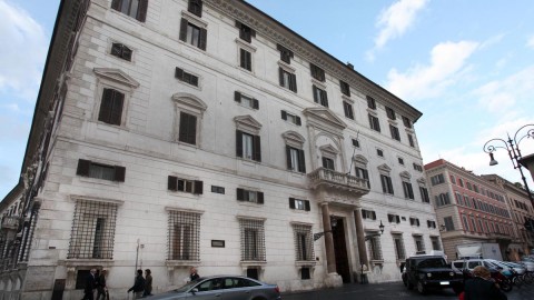 Palazzo Borghese E durante la fiera di maggio a Roma i giovani artisti italiani conquisteranno Palazzo Borghese. Con una mostra e un incanto che segnerà l’esordio nel contemporaneo di una casa d’aste leader nell'antico