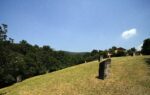 Richard Serra, Open Field Vertical Elevations, pietra, (1982) - Fattoria di Celle - Collezione Gori. Photo Carlo Fei