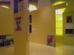 SAM 1963 Triennale Design Museum, spazio al colore e alla linea. Gli arcobaleni di Fabio Novembre per un tuffo nel graphic design italiano. Tutte le foto dell’allestimento
