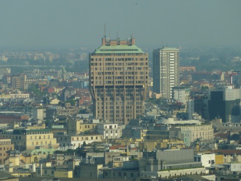 Torre Velasca Forum: la Torre Velasca è o non è un ecomostro in piena Milano? Secondo il Telegraph a quanto pare sì. Secondo voi?