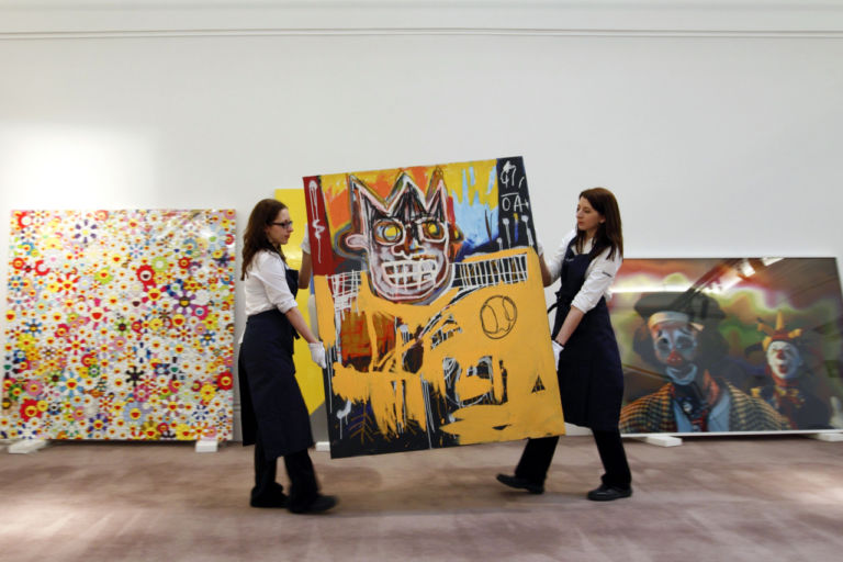 Un quadro di Basquiat da Sothebys a Londra Il dietro le quinte delle mostre. Un blog colleziona fotografie delle opere in fase di allestimento. Dalla Gioconda a Damien Hirst