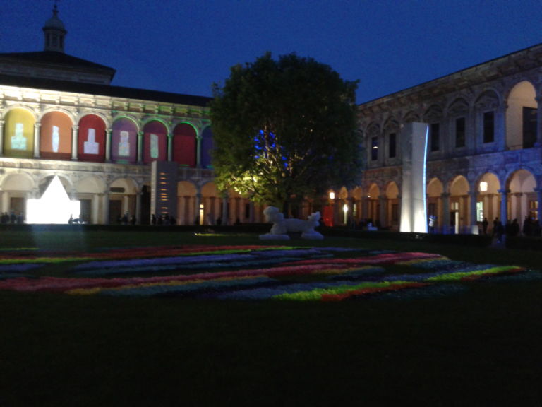 Veduta dinsieme di Legacy Cortile dOnore Saloni Updates: Interni va all’Università. Per uno show che fonde arte e design. Legacy, alla Statale di Milano, getta un occhio alla tradizione e uno all’innovazione