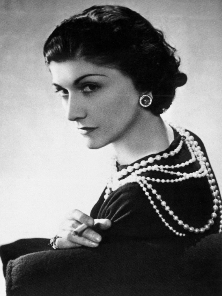 coco chanel Fashion world, a New York si tirano le somme. Il Time stila la sua top 100. Tra le più grandi icone della moda, anche cinque stilisti italiani. Armani in testa