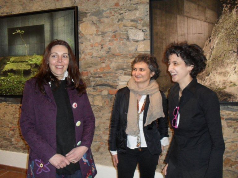 da sx Enrica Borghi Giovanna Nicoletti Francesca Gattoni curatrice e referente per Asilobianco dello spazio museale Palazzo Tornielli Un luogo Ameno per l’arte