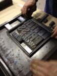 foto 52 Saloni Updates: workshop di tipografia in diretta. Come si fa una stampa a caratteri mobili? Ce lo insegna Officina Novepunti