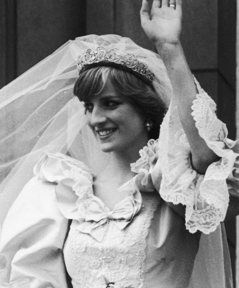 lady diana Fashion world, a New York si tirano le somme. Il Time stila la sua top 100. Tra le più grandi icone della moda, anche cinque stilisti italiani. Armani in testa