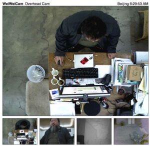 Artisti davanti alla webcam. Dopo Damien Hirst, anche Ai Weiwei installa delle videocamere nel suo studio e le collega a un sito web. Sempre live, anche di notte