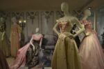 10 Ballgowns. British Glamour since 1950 L'Italia, il museo che non c'è e il Victoria and Albert