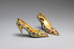 Roger Vivier, un artista che disegnava scarpe. Icona del fashion, coccolato dal cinema e dai musei, il grande stilista francese arriva a Toronto. Con una mostra che ne celebra talento e carriera