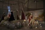 18 Ballgowns. British Glamour since 1950 L'Italia, il museo che non c'è e il Victoria and Albert