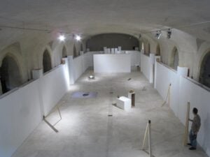 A Cagliari il contemporaneo, all’improvviso. Alessandro Biggio e Marco Lampis si misurano con un progetto in più step. Che coinvolge altri artisti e termina con un talk