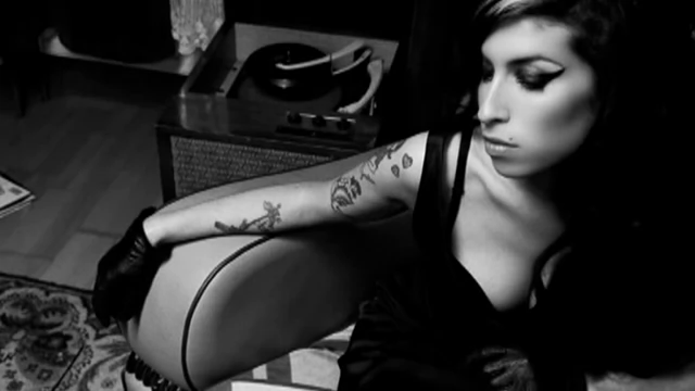 Avrebbe compiuto trent’anni a settembre: a due anni dalla scomparsa il Jewish Museum di Londra ricorda Amy Winehouse. In mostra cimeli e intimità assortite, per un ritratto che sorvola sugli eccessi e si concentra sul passato