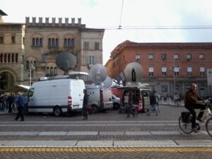 Vabbene il sindaco a 5 Stelle, però a Parma il contemporaneo non esiste più. Un calcio alla vecchia amministrazione è arrivato. Ma il gallerista Niccoli se ne va…