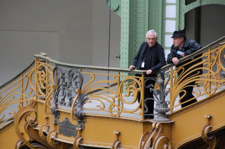 Backstage Daniel Buren Excentriques travail in situ 2012 Monumenta Parigi 2 Daniel Buren chez soi. Si inaugura la monumentale installazione Excentriques(s) per Monumenta 2012, ecco le immagini dal Grand Palais di Parigi