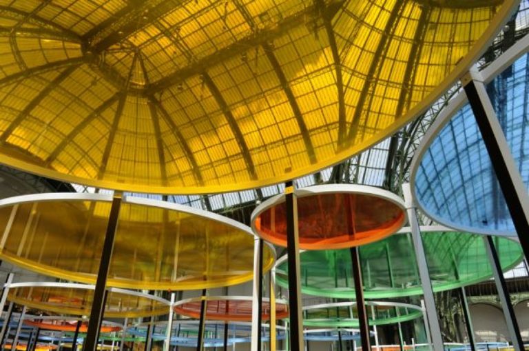 Daniel Buren Excentriques travail in situ 2012 Monumenta Parigi 1 Daniel Buren chez soi. Si inaugura la monumentale installazione Excentriques(s) per Monumenta 2012, ecco le immagini dal Grand Palais di Parigi