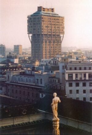 Milano Updates: In arrivo, allo spazio Oberdan, “Ieri Oggi Milano”. La città nello sguardo di grandi fotografi, da Basilico a Jodice. Impazienti? Godetevi intanto la preview, dentro al foyer