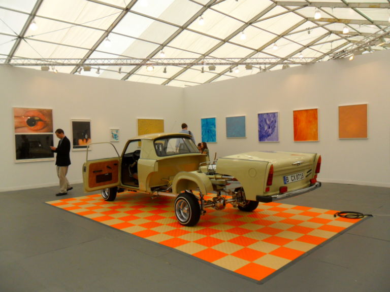 Frieze NY 2012 10 New York Updates: servizio completo per chi vuole stare dentro Frieze senza essere potuto volare direzione States. Ecco la photogallery dall’interno della tensostruttura più famosa d’America