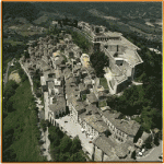 La Fortezza di Civitella foto Maurizio Anselmi Non ce la si fa più: bisogna allearsi. L’insegnamento viene dal teramano dove, questa estate, le stagioni di Civitella e Castelbasso si fondo. Con Laura Cherubini, Giacinto di Pietrantonio, Umberto Palestini e Eugenio Viola