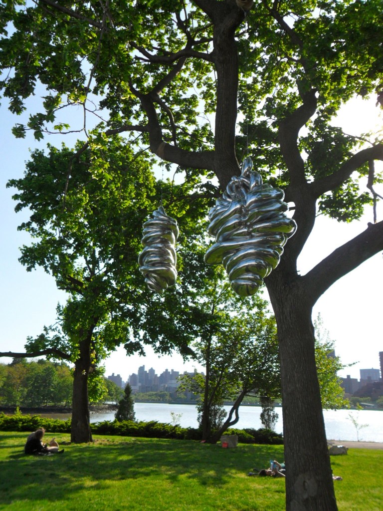 Louise Bourgeois New York Updates: installazioni en plein air, nell'incanto bucolico del parco di Randall’s Island. Sculpture Park e Frieze Project: una sfilza di artisti per due progetti curatoriali