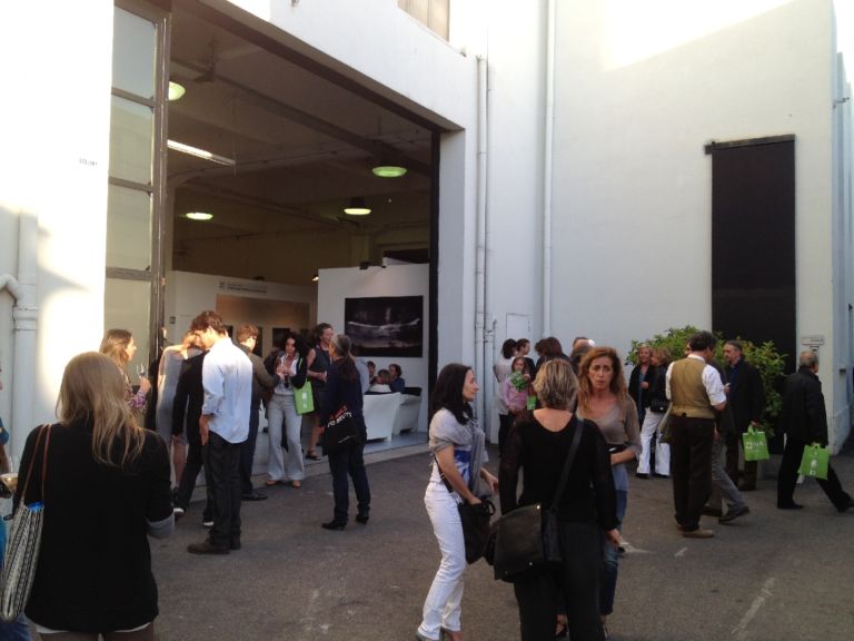 MIA Milan Image Art Fair 10 Milano Updates: dopo i discorsi della preview, è l’ora dell’opening. Ecco il primo fototour dai corridoi di MIA Milan Image Art Fair