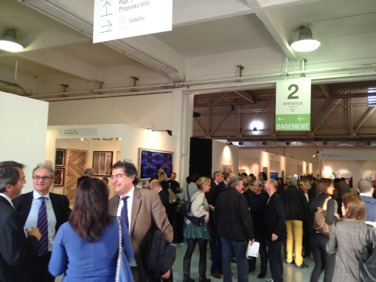 MIA Milan Image Art Fair 13 Milano Updates: dopo i discorsi della preview, è l’ora dell’opening. Ecco il primo fototour dai corridoi di MIA Milan Image Art Fair