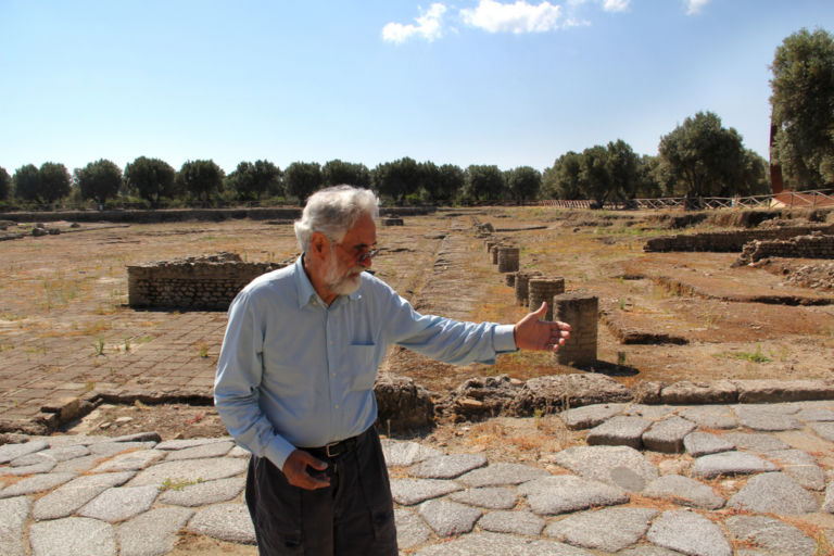 Mauro Staccioli al lavoro a Scolacium Calabria contemporanea