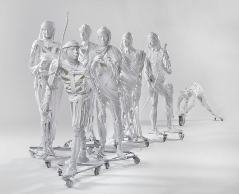 Pawel Althamer Matthias Heidrun Holger Andreas Eleanor René and Fabio 2011 © Pawel Althamer. courtesy neugerriemschneider Berlin and Foksal Gallery Foundation Warsaw Photo Jens Ziehe Berlin Da Berlino a Bolzano. Arrivano al Museion gli zombies di Pawel Althamer, in anteprima le immagini di mostra e progetto performativo