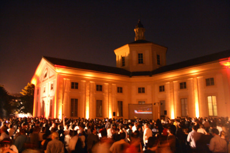 Piano City 2012 Rotonda della Besana Milano 1 Manuel Felisi, Vinicio Capossela e la pioggia. Fra musica e arte contemporanea, spettacolo a Milano per Piano City alla Rotonda della Besana. E anche fuori…