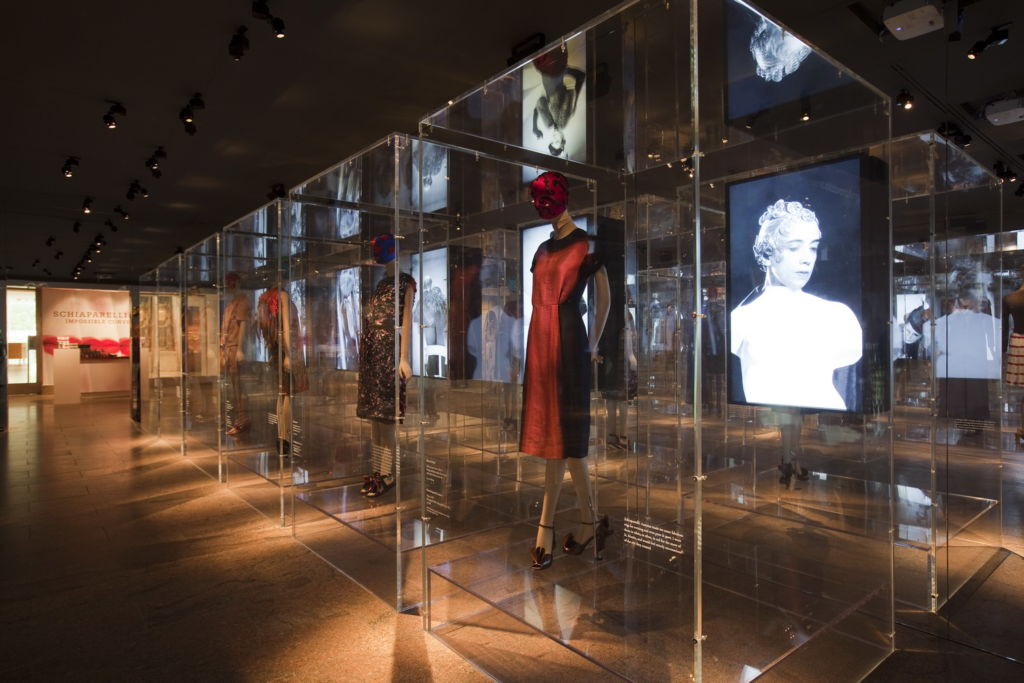 Elsa Vs. Miuccia. A New York il Metropolitan mette in mostra le conversazioni impossibili fra Schiaparelli & Prada. Ecco qualche foto in anteprima