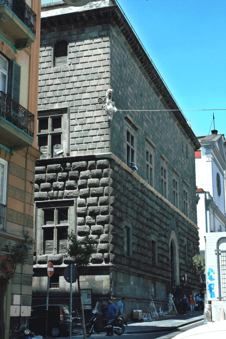 Veduta in via Duomo Palazzo Como contenitore del Museo Civico Filangieri La casa del Seicento napoletano. Dopo tredici anni di chiusura per restauri, Napoli riapre il Museo Civico Gaetano Filangieri