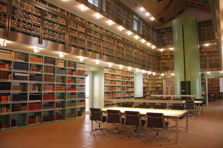 biblioteca Grande opening a Palermo. Palazzo Branciforte torna al suo splendore e porta la firma di Gae Aulenti. Un museo della memoria siciliana, nel cuore della città. Ecco una carrellata di immagini