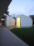 Álvaro Siza Vieira – Il Museo Serralves a Porto David Chipperfield incorona Álvaro Siza Vieira. Va al portoghese il Leone d’oro alla carriera della 13a Biennale Architettura di Venezia