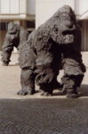 1TribRav I gorilla del Tribunale di Ravenna fanno paura? Riflessioni sulle sculture di Davide Rivalta
