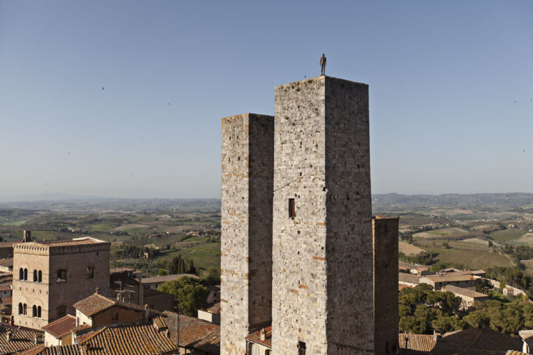 ANGO2011 14da L’uomo a forma di città