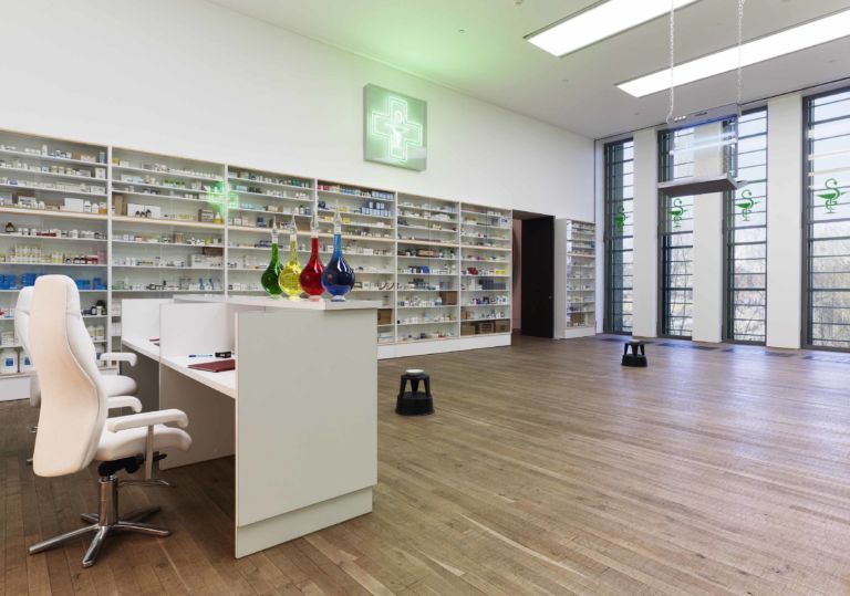 Damien Hirst Pharmacy 1992 bis La “camera delle meraviglie” di Damien Hirst